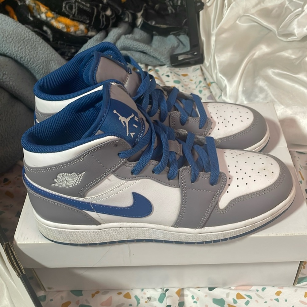Air Jordan 1 Mids